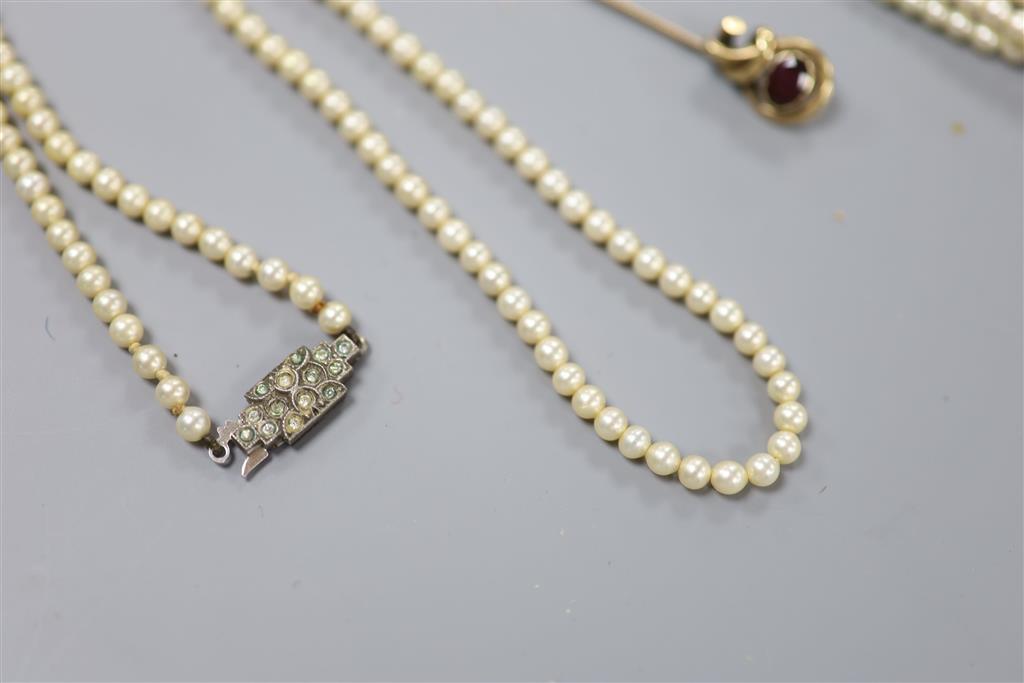 Mixed jewellery including Victorian pendant necklace.
